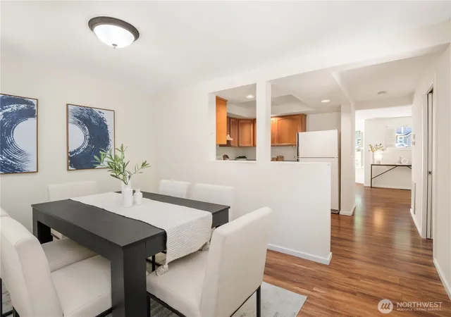 Photo 4 of Townhouse for sale at 4170 244Th Pl Se, Sammamish, WA 98029 | MLS# NWM2574091 | Listing updated on 2026-09-17