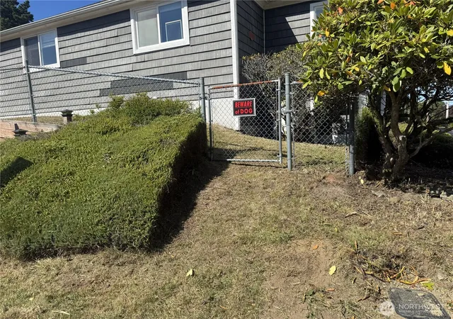 Photo 4 of Single family home for sale at 4503 K Pl, Seaview, WA 98644 | MLS# NWM2574118 | Listing updated on 2026-09-16