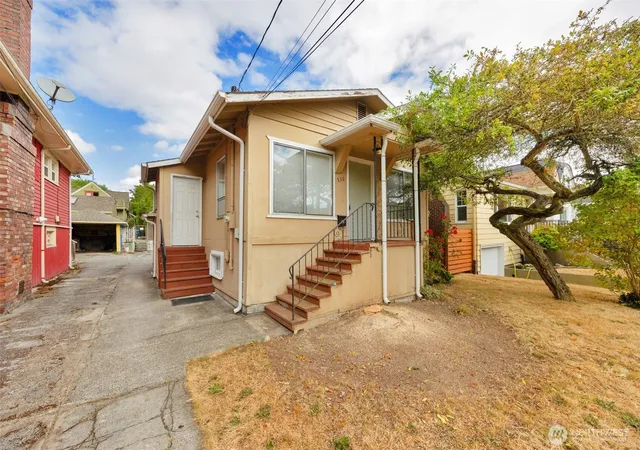 Photo 2 of Single family home for sale at 536 N 73rd St, Seattle, WA 98103 | MLS# NWM2574494 | Listing updated on 2026-09-18