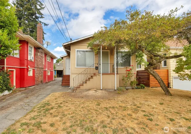 Photo 3 of Single family home for sale at 536 N 73rd St, Seattle, WA 98103 | MLS# NWM2574494 | Listing updated on 2026-09-18