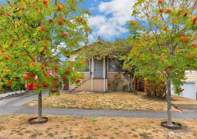 Photo 3 of Single family home for sale at 536 N 73Rd St, Seattle, WA 98103 | MLS# NWM2574494 | Listing updated on 2026-09-18