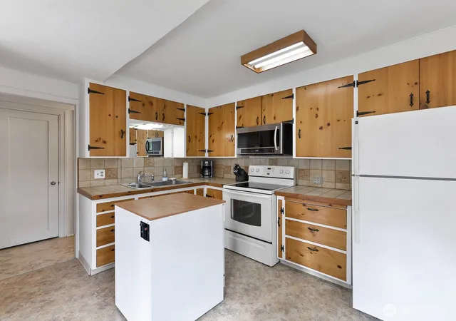 Photo 4 of House for sale at 915 To 917 173Rd St S, Spanaway, WA 98387 | MLS# NWM2574588 | Listing updated on 2026-09-23