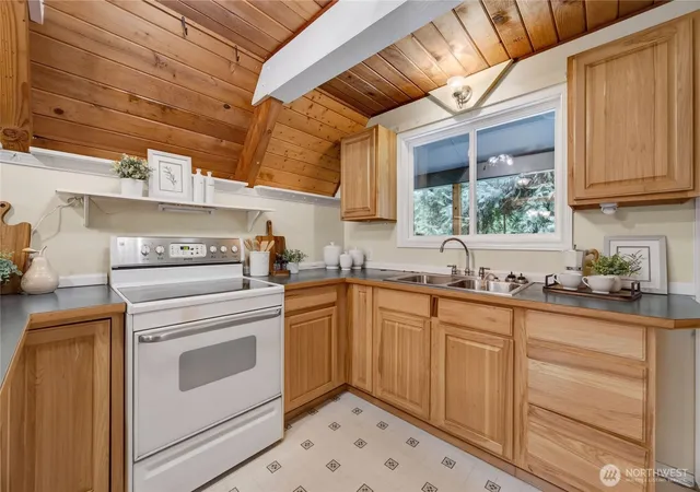 Photo 3 of Single family home for sale at 17120 116Th Pl Ne, Arlington, WA 98223 | MLS# NWM2574594 | Listing updated on 2026-09-16