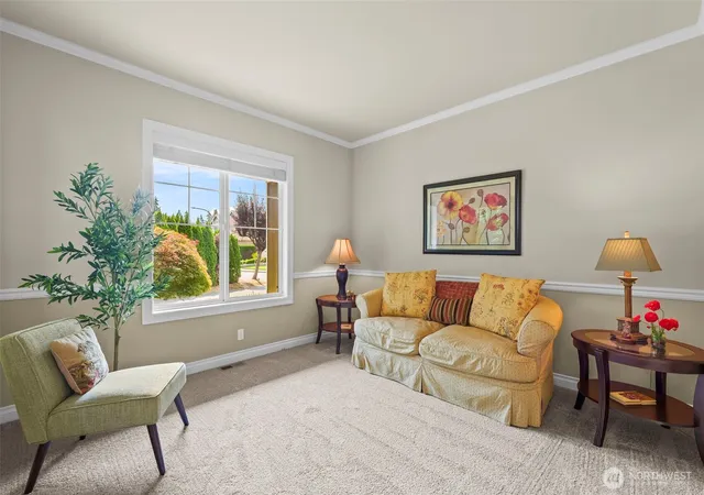 Photo 4 of Single family home for sale at 4818 Ne 1St St, Renton, WA 98059 | MLS# NWM2574742 | Listing updated on 2026-09-29