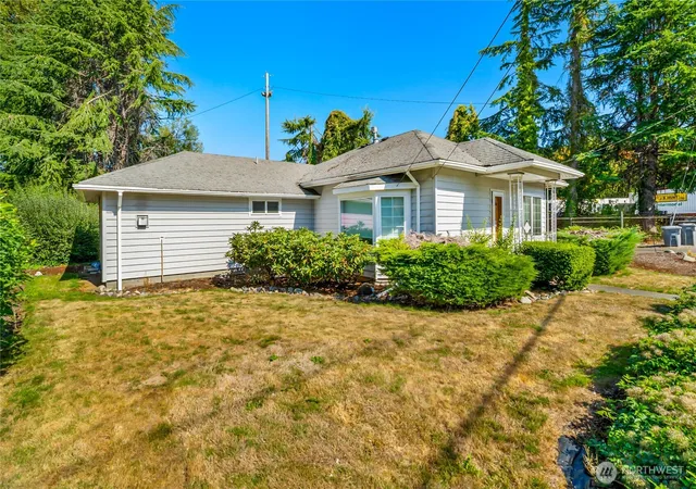 Photo 2 of Pending - Backup Offer Requested at 4230 S 116th St, Tukwila, WA 98168 | MLS# NWM2574775 | Listing updated on 2026-09-16
