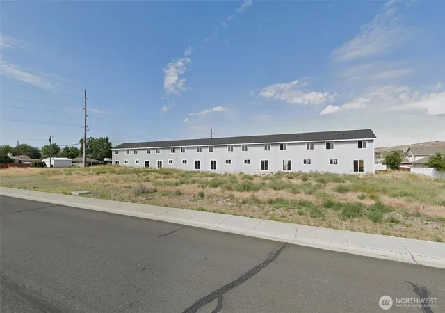 Photo 1 of Land for sale at 813 3rd Ave Ne, Ephrata, WA 98823 | MLS# NWM2574887 | Listing updated on 2026-09-30