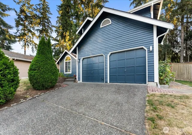 Photo 2 of Single family home for sale at 5421 James Pl Se, Auburn, WA 98092 | MLS# NWM2575081 | Listing updated on 2026-09-30
