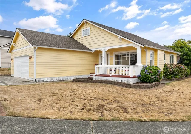 Photo 1 of Single family home for sale at 2177 Sw Sunnyside Ave, Oak Harbor, WA 98277 | MLS# NWM2575086 | Listing updated on 2026-10-01