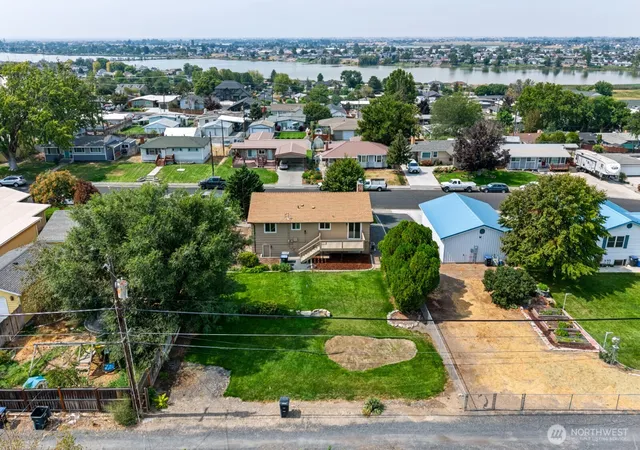 Photo 4 of Sale Pending at 1213 S Skyline Dr, Moses Lake, WA 98837 | MLS# NWM2575089 | Listing updated on 2026-10-01