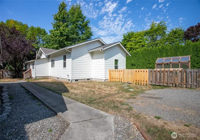 Photo 2 of Sale Pending at 2140 Harris Ave, Bellingham, WA 98225 | MLS# NWM2575167 | Listing updated on 2026-09-25