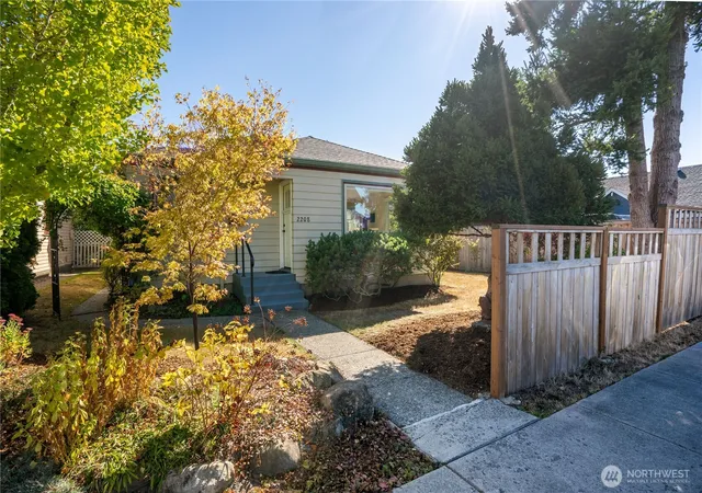 Photo 1 of Single family home for sale at 2208 Jaeger St, Bellingham, WA 98225 | MLS# NWM2575277 | Listing updated on 2026-09-23