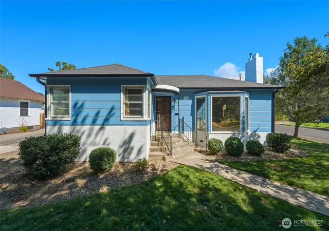 Photo 2 of Single family home for sale at 404 N Division St, Walla Walla, WA 99362 | MLS# NWM2575317 | Listing updated on 2026-09-18