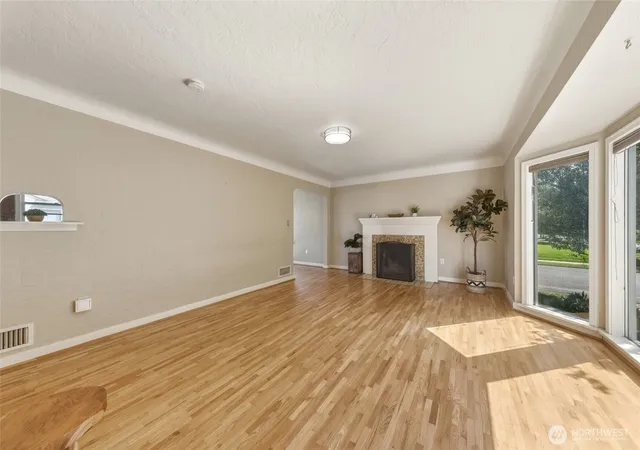 Photo 4 of Single family home for sale at 404 N Division St, Walla Walla, WA 99362 | MLS# NWM2575317 | Listing updated on 2026-09-18