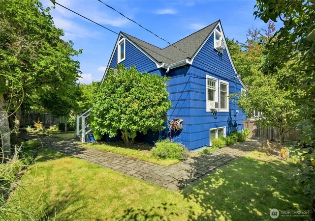 Photo 3 of Single family home for sale at 10532 Evanston Ave N, Seattle, WA 98133 | MLS# NWM2575347 | Listing updated on 2026-09-25