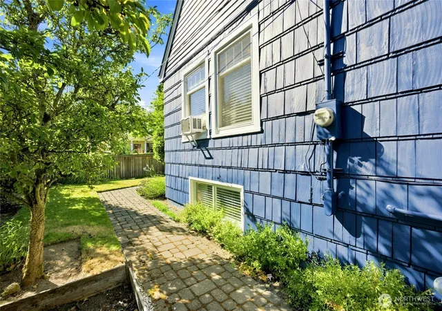 Photo 3 of Single family home for sale at 10532 Evanston Ave N, Seattle, WA 98133 | MLS# NWM2575347 | Listing updated on 2026-09-25