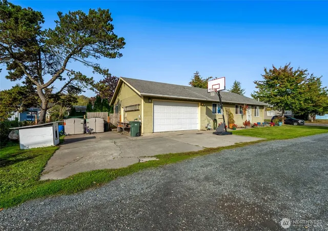 Photo 2 of Sale Pending at 319 6th Street, Blaine, WA 98230 | MLS# NWM2575598 | Listing updated on 2026-09-26