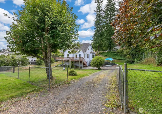 Photo 4 of Sale Pending at 1900 Laura St, Aberdeen, WA 98520 | MLS# NWM2575602 | Listing updated on 2026-09-24