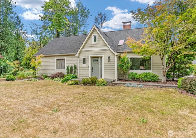 Photo 1 of Sale Pending at 215 Walnut Acres Rd, Kelso, WA 98626 | MLS# NWM2575840 | Listing updated on 2026-09-17