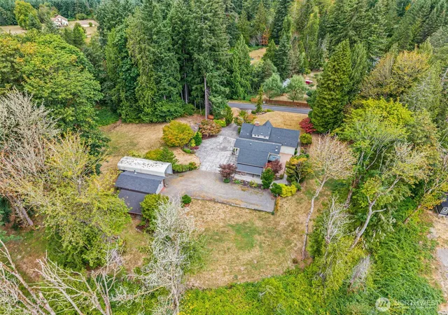 Photo 3 of Sale Pending at 215 Walnut Acres Rd, Kelso, WA 98626 | MLS# NWM2575840 | Listing updated on 2026-09-17