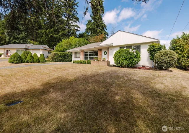 Photo 3 of Sale Pending at 2122 Ne Sunrise Dr, Bremerton, WA 98310 | MLS# NWM2576374 | Listing updated on 2026-10-01