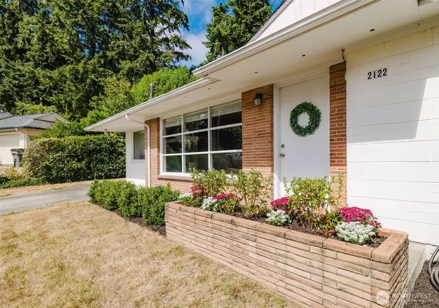 Photo 3 of Sale Pending at 2122 NE Sunrise Dr, Bremerton, WA 98310 | MLS# NWM2576374 | Listing updated on 2026-10-01