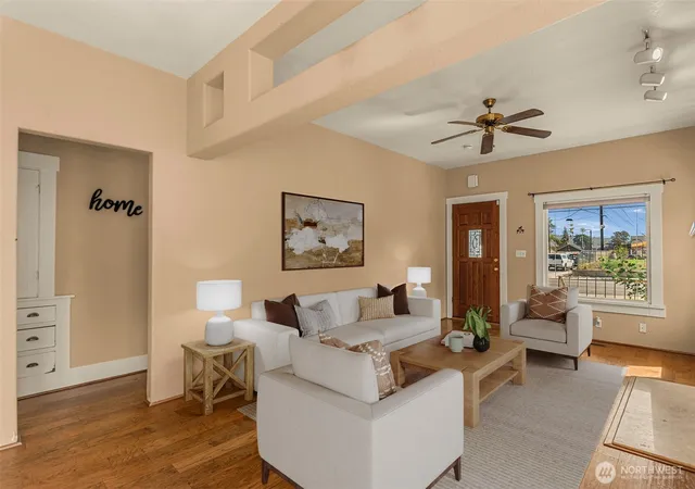 Photo 3 of Single family home for sale at 900 Okanogan Ave, Wenatchee, WA 98801 | MLS# NWM2576411 | Listing updated on 2026-09-29