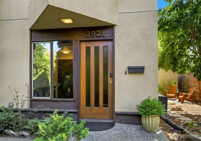 Photo 2 of Sale Pending at 3921 S Angeline St, Seattle, WA 98118 | MLS# NWM2576416 | Listing updated on 2026-09-30