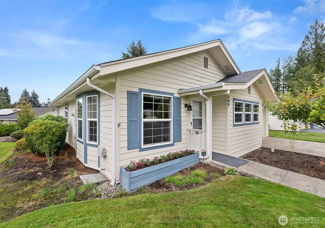 Photo 2 of Single family home for sale at 109 Longfellow Ln, Centralia, WA 98531 | MLS# NWM2576774 | Listing updated on 2026-09-16