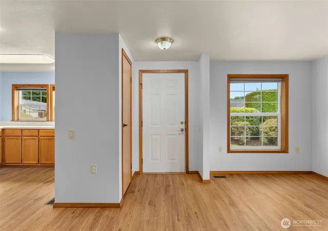 Photo 3 of Single family home for sale at 109 Longfellow Ln, Centralia, WA 98531 | MLS# NWM2576774 | Listing updated on 2026-09-16