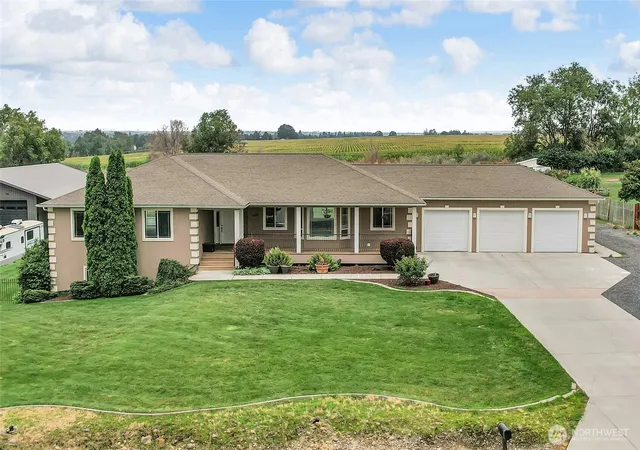 Single family home for sale at 10365 NE Rd 5.6, Moses Lake, WA 98837 | MLS# NWM2576807