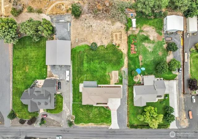 Photo 2 of Single family home for sale at 10365 Ne Rd 56, Moses Lake, WA 98837 | MLS# NWM2576807 | Listing updated on 2026-09-29