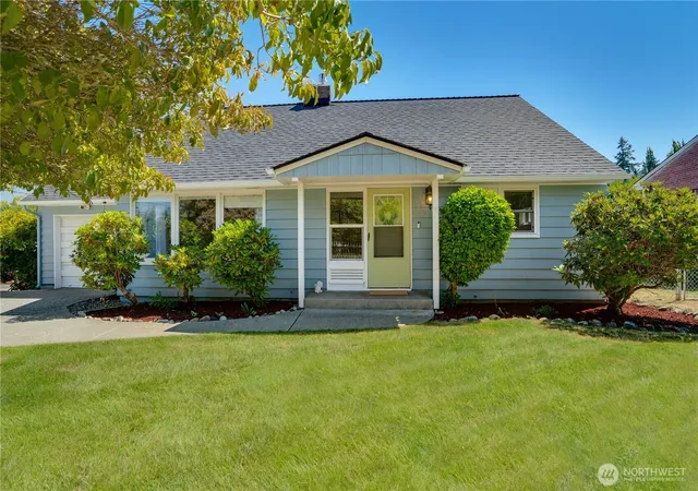 Photo 2 of Pending - Backup Offer Requested at 3307 Heather Pl W, University Place, WA 98466 | MLS# NWM2576915 | Listing updated on 2026-09-18
