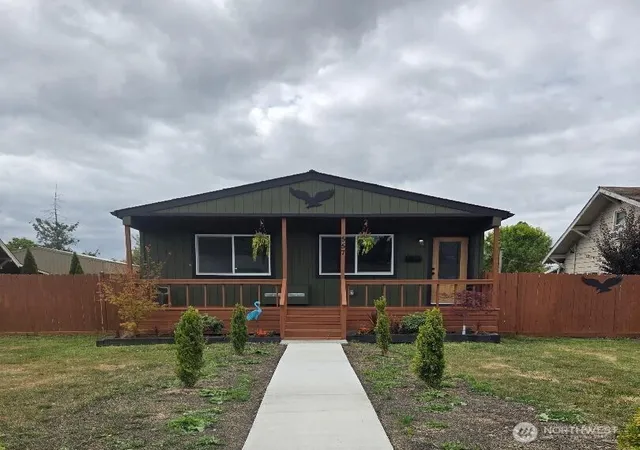 Photo 1 of Single family home for sale at 557 Sw Pacific Ave, Chehalis, WA 98532 | MLS# NWM2576922 | Listing updated on 2026-10-03