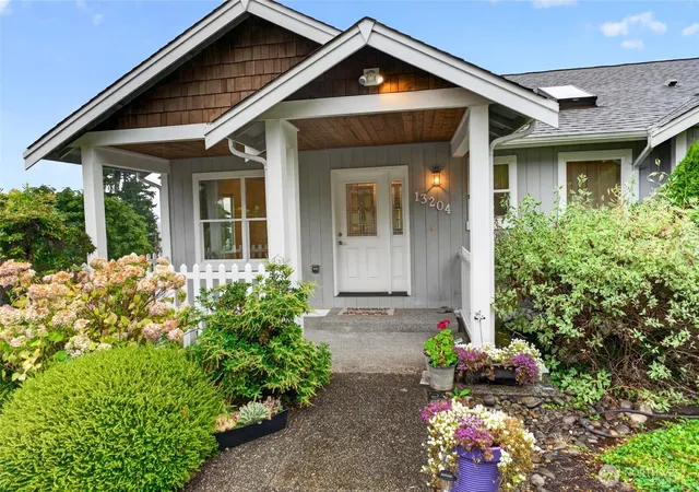 Photo 2 of Single family home for sale at 13204 Emerald Dr Nw, Gig Harbor, WA 98329 | MLS# NWM2576958 | Listing updated on 2026-09-28