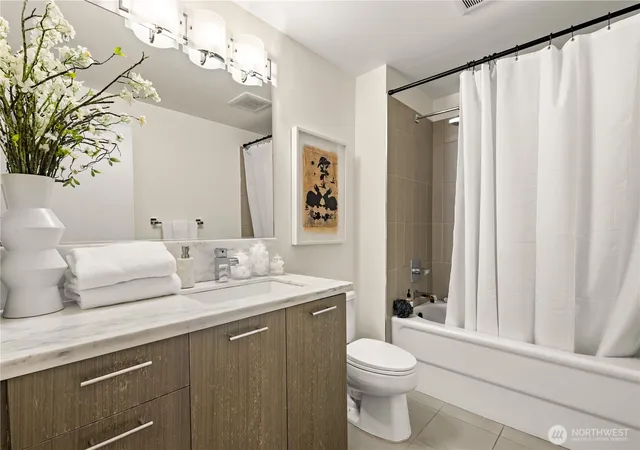 Photo 3 of Condo for sale at 2911 2nd Avenue #417, Seattle, WA 98121 | MLS# NWM2577012 | Listing updated on 2026-09-24