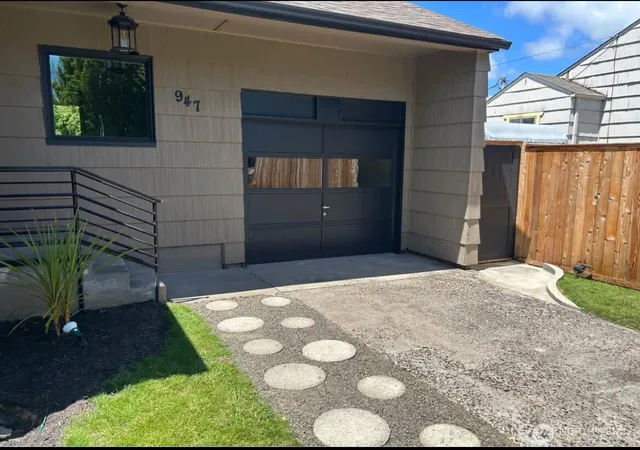 Photo 2 of Contingent at 947 20th Avenue, Longview, WA 98632 | MLS# NWM2577191 | Listing updated on 2026-09-21