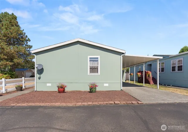Photo 3 of Manufactured home for sale at 222 Maple Ave Nw #34, Napavine, WA 98565 | MLS# NWM2577205 | Listing updated on 2026-09-21
