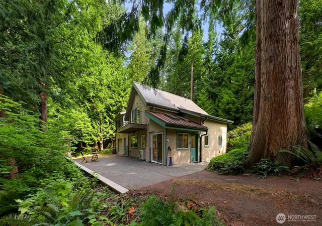 Photo 1 of Sale Pending at 2913 Broad St, Bellingham, WA 98225 | MLS# NWM2577227 | Listing updated on 2026-09-25