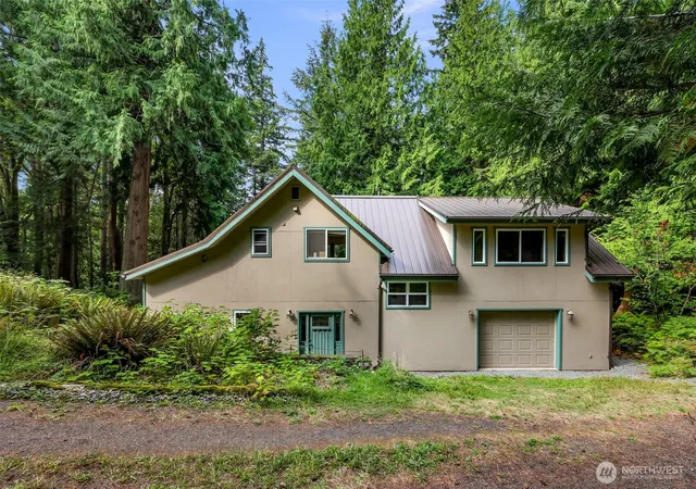 Photo 3 of Sale Pending at 2913 Broad St, Bellingham, WA 98225 | MLS# NWM2577227 | Listing updated on 2026-09-25