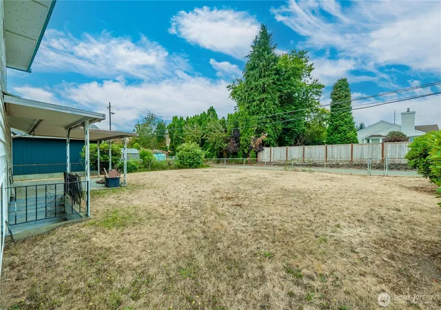 Photo 2 of Single family home for sale at 1810 N Highland St, Tacoma, WA 98406 | MLS# NWM2577265 | Listing updated on 2026-10-01