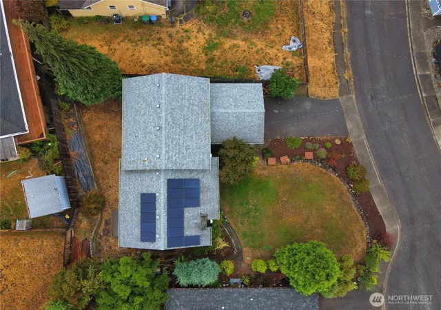 Photo 3 of Single family home for sale at 1516 Bradley, Bremerton, WA 98310 | MLS# NWM2577584 | Listing updated on 2026-09-21