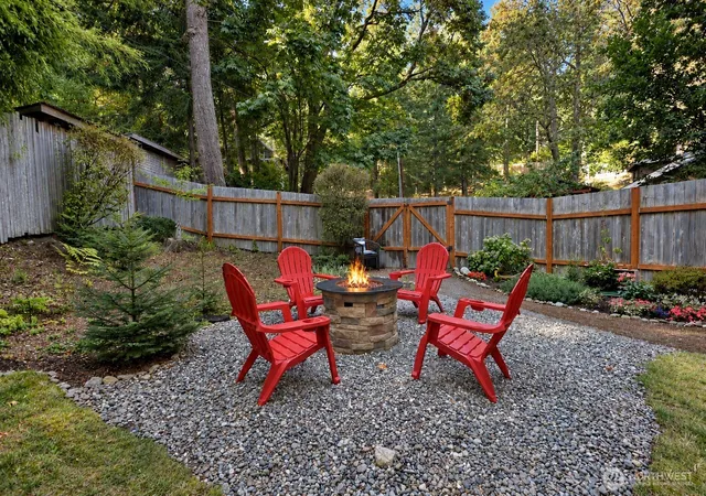 Photo 4 of Single family home for sale at 72 Grove St, Eastsound, WA 98245 | MLS# NWM2577620 | Listing updated on 2026-09-17