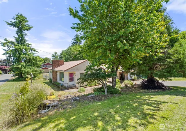 Photo 1 of Sale Pending at 905 Peters St, Raymond, WA 98577 | MLS# NWM2577746 | Listing updated on 2026-09-21