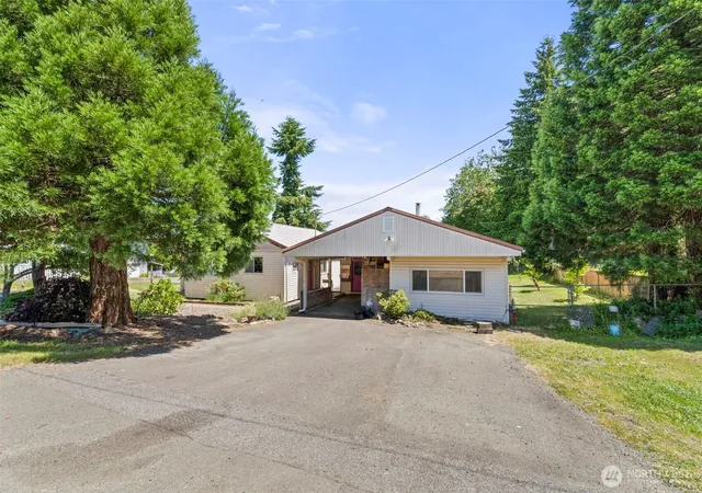 Photo 4 of Sale Pending at 905 Peters St, Raymond, WA 98577 | MLS# NWM2577746 | Listing updated on 2026-09-21