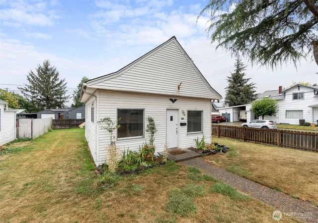 Photo 1 of Single family home for sale at 119 Sw Cascade Ave, Chehalis, WA 98532 | MLS# NWM2577807 | Listing updated on 2026-09-30