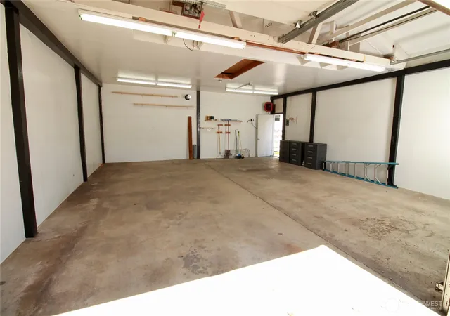 Photo 4 of Single family home for sale at 411 S Sprague St, Ellensburg, WA 98926 | MLS# NWM2577942 | Listing updated on 2026-09-25