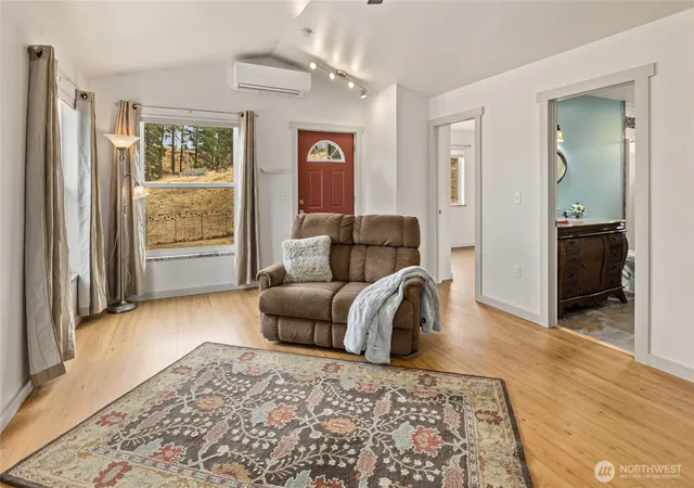 Photo 2 of Single family home for sale at 381 Twin Lakes Rd, Cle Elum, WA 98922 | MLS# NWM2578032 | Listing updated on 2026-09-21