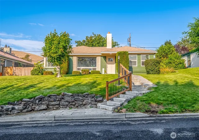 Photo 1 of Single family home for sale at 209 Maringo Rd, Ephrata, WA 98823 | MLS# NWM2578039 | Listing updated on 2026-09-25