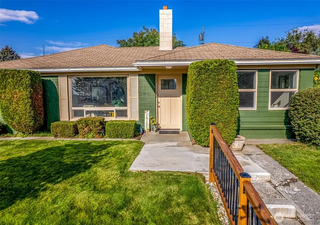Photo 3 of Single family home for sale at 209 Maringo Rd, Ephrata, WA 98823 | MLS# NWM2578039 | Listing updated on 2026-09-25