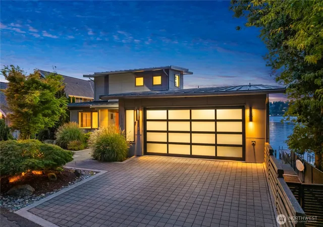 Photo 4 of Single family home for sale at 13031 Holmes Point Dr NE, Kirkland, WA 98034 | MLS# NWM2578061 | Listing updated on 2026-09-30